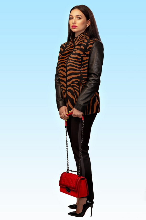 Полушубок женский (меховая куртка) Verona stile из натурального меха кенгуру «тигровый принт» с кожаными рукавами 